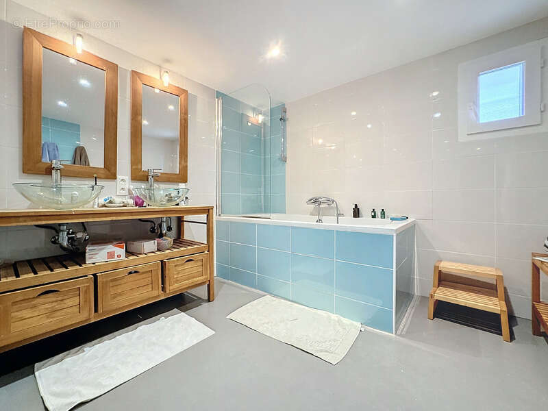 Maison à SAINT-GENIS-POUILLY