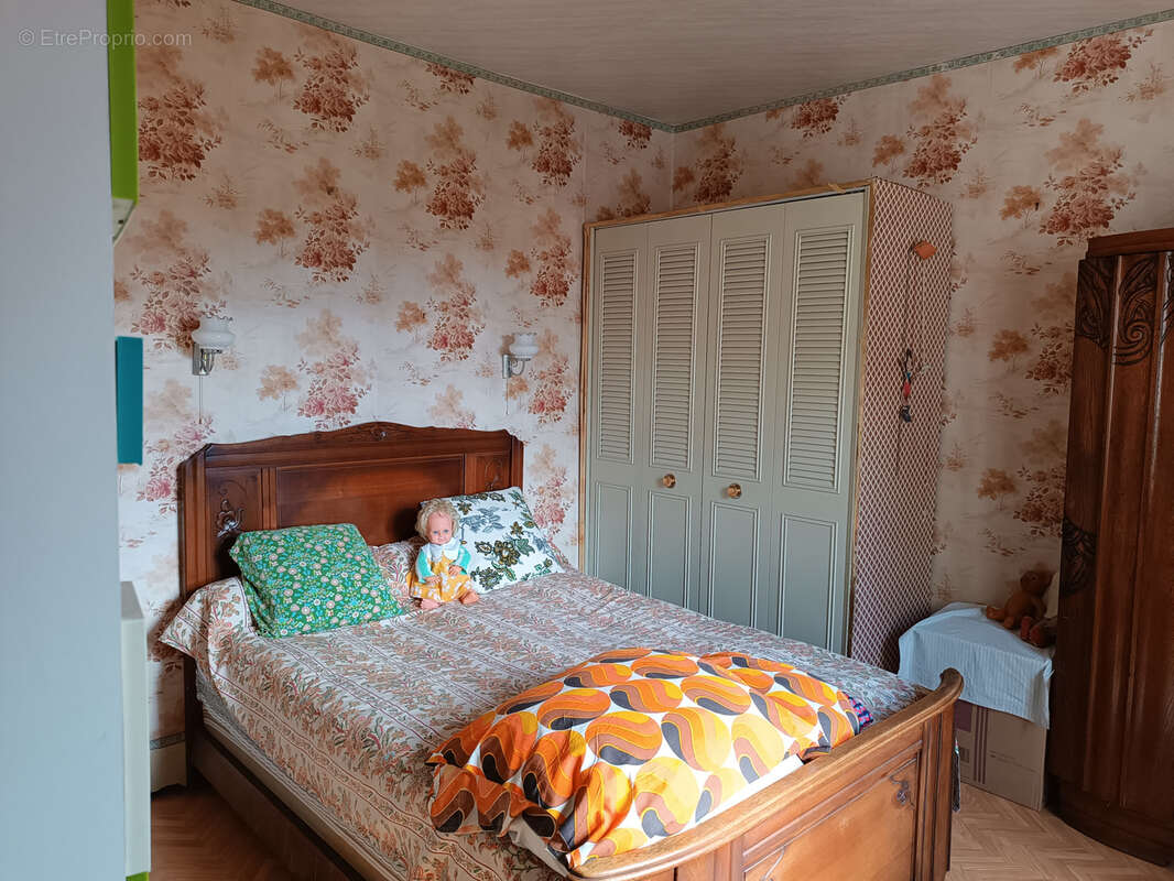 Maison à LA GUERCHE-SUR-L'AUBOIS