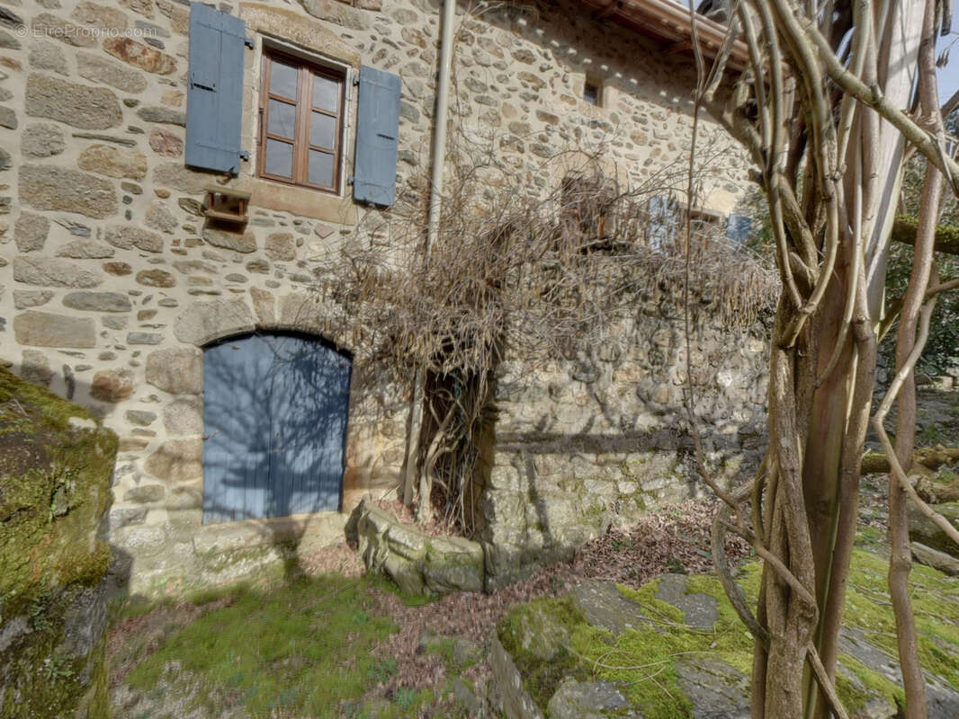 Maison à SAINT-FORTUNAT-SUR-EYRIEUX