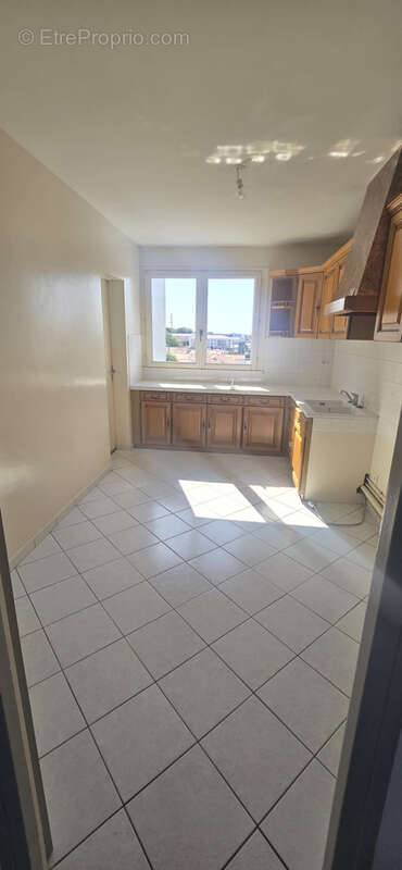 Appartement - 102 m2 - 3 ch + cave + garage + une place de parking - photo 2