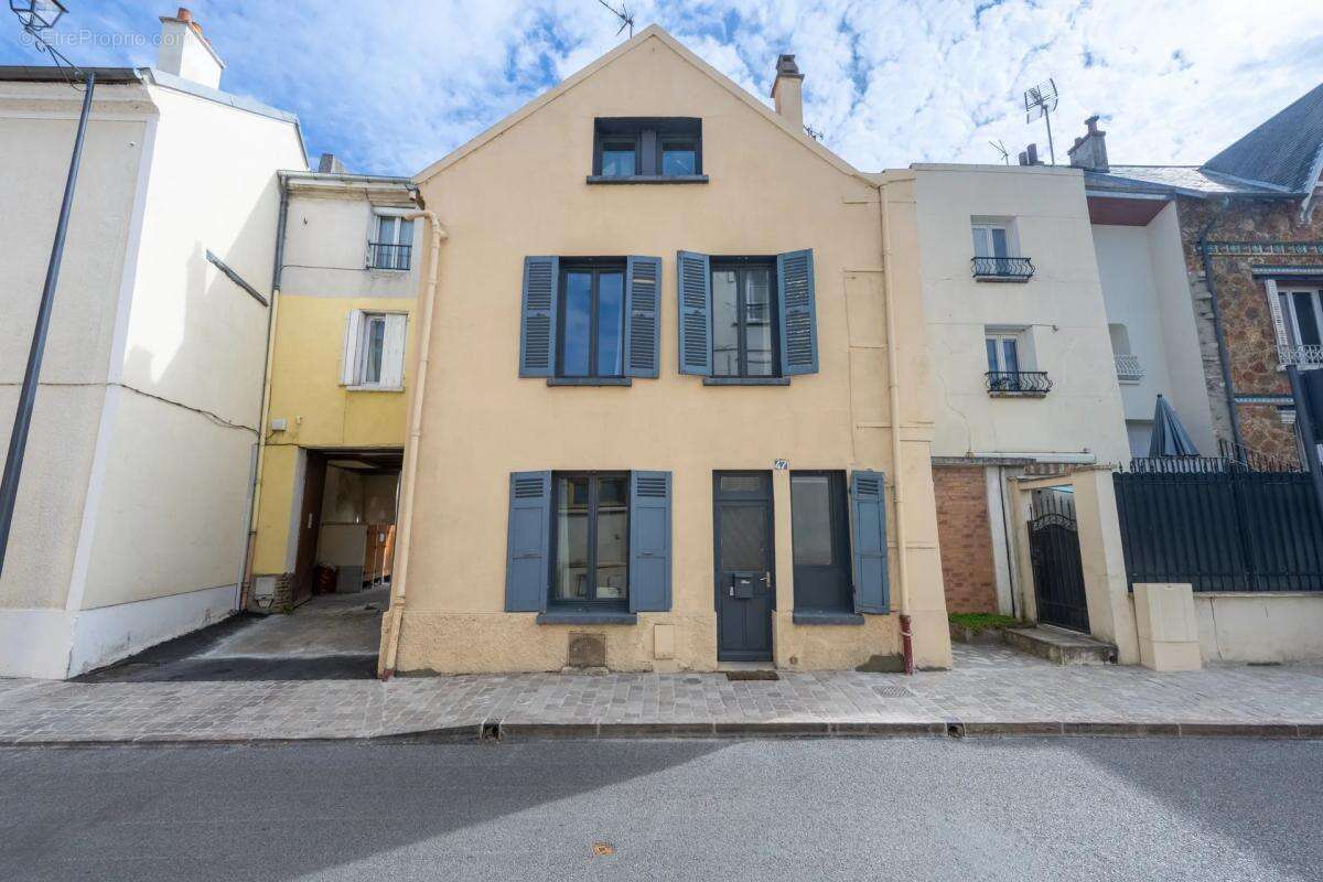 Maison à LA FRETTE-SUR-SEINE