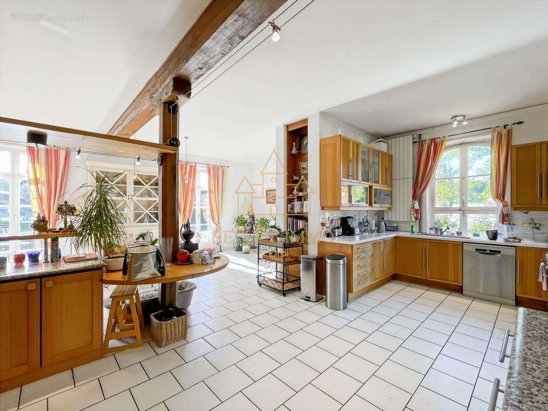 Propriété de prestige : ancien moulin de charme au cœur d’un écrin de verdure à 1h de Paris - photo 11