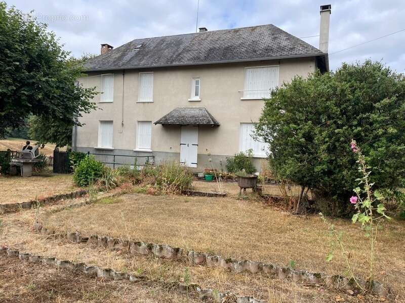 Maison ancienne avec grange et dépendances – Laroche-l’Abeille (87) - photo 2