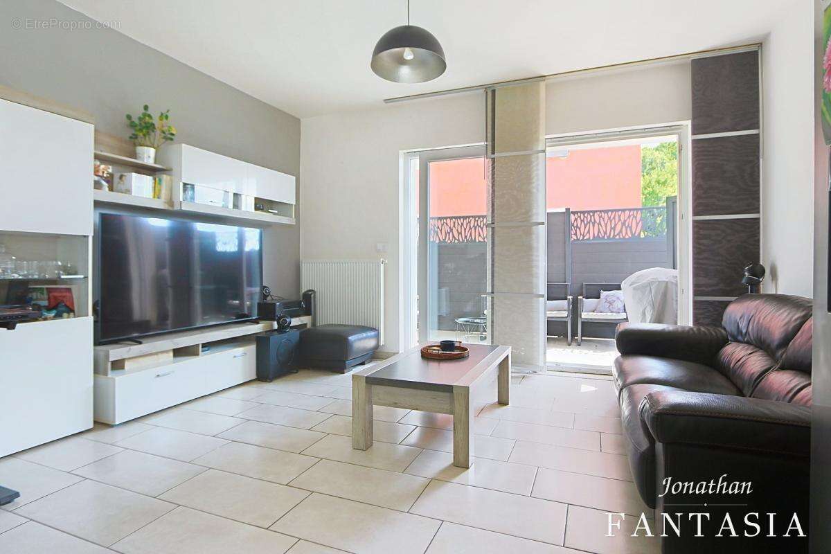 Il a tout pour plaire : appartement 2 pièces de 59,37 m² avec terrasse, garage et stationnements à Escherange - photo 2