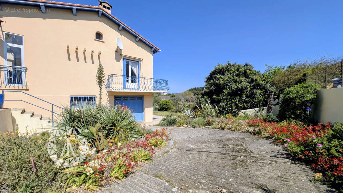 Maison à LAROQUE-DES-ALBERES