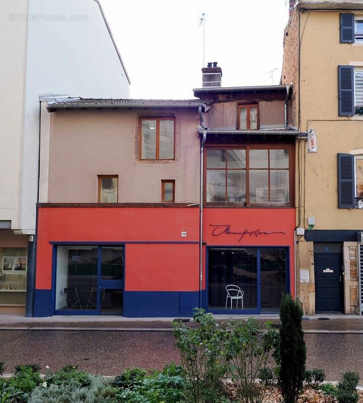 Façade Place saint Pierre - Maison à MACON