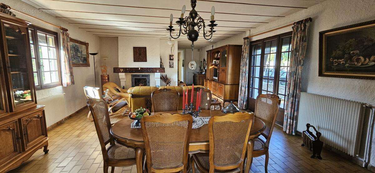 Maison à SAINT-CLEMENT-DE-RIVIERE