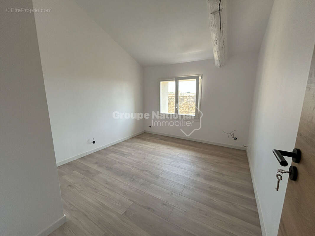 Maison de village rénovée d'environ 137m² avec jardin, piscine et garage - châteauneuf-du-pape - photo 8