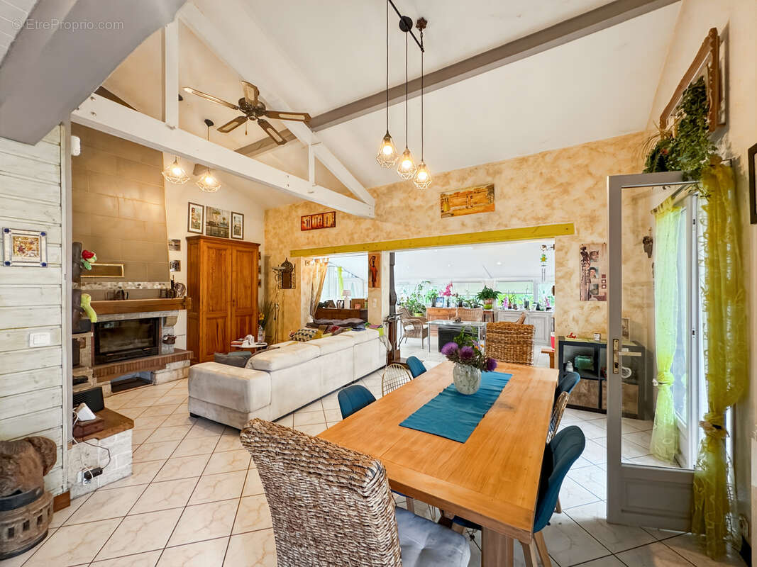 Maison à PAREMPUYRE