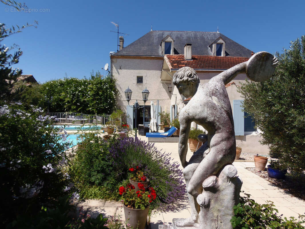 Maison à SAINT-THOMAS-DE-CONAC