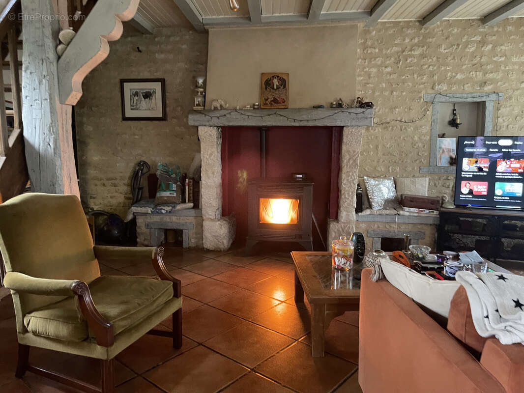 Maison à FONTAINE-LES-BASSETS