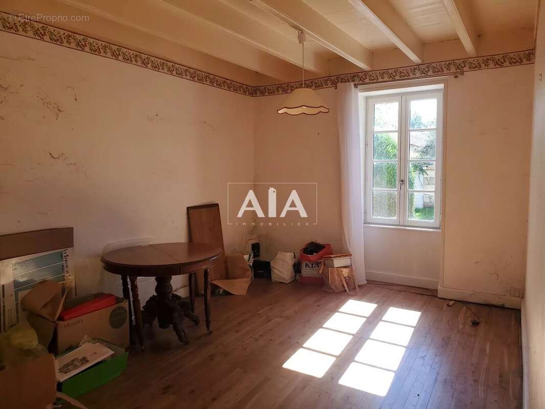 Maison à THEIL-RABIER