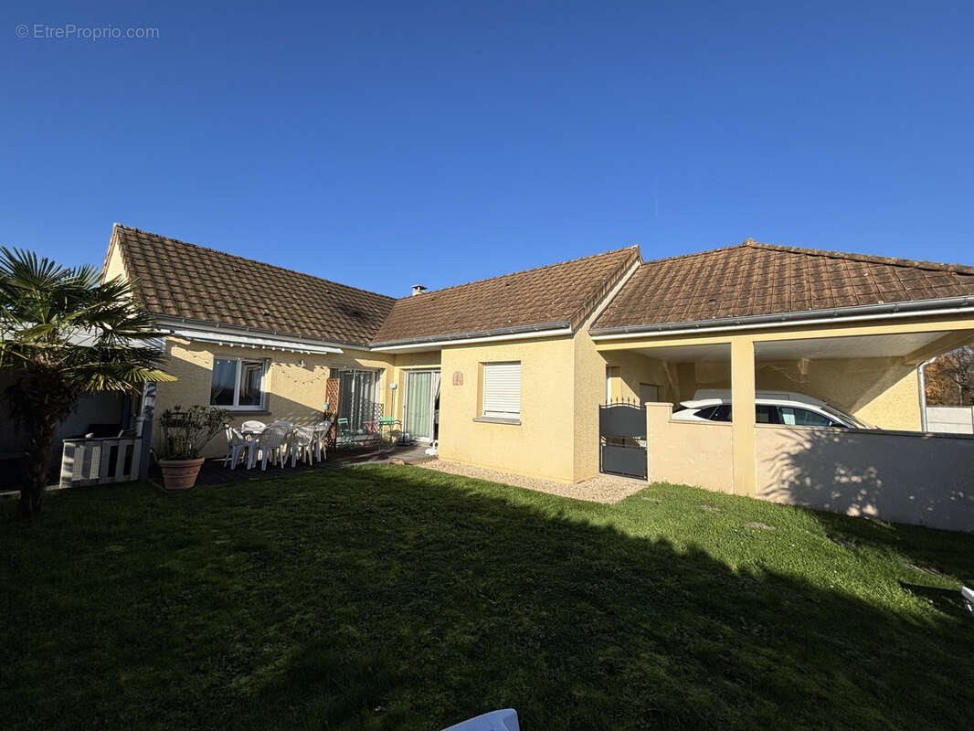 Maison à VARENNES-LE-GRAND