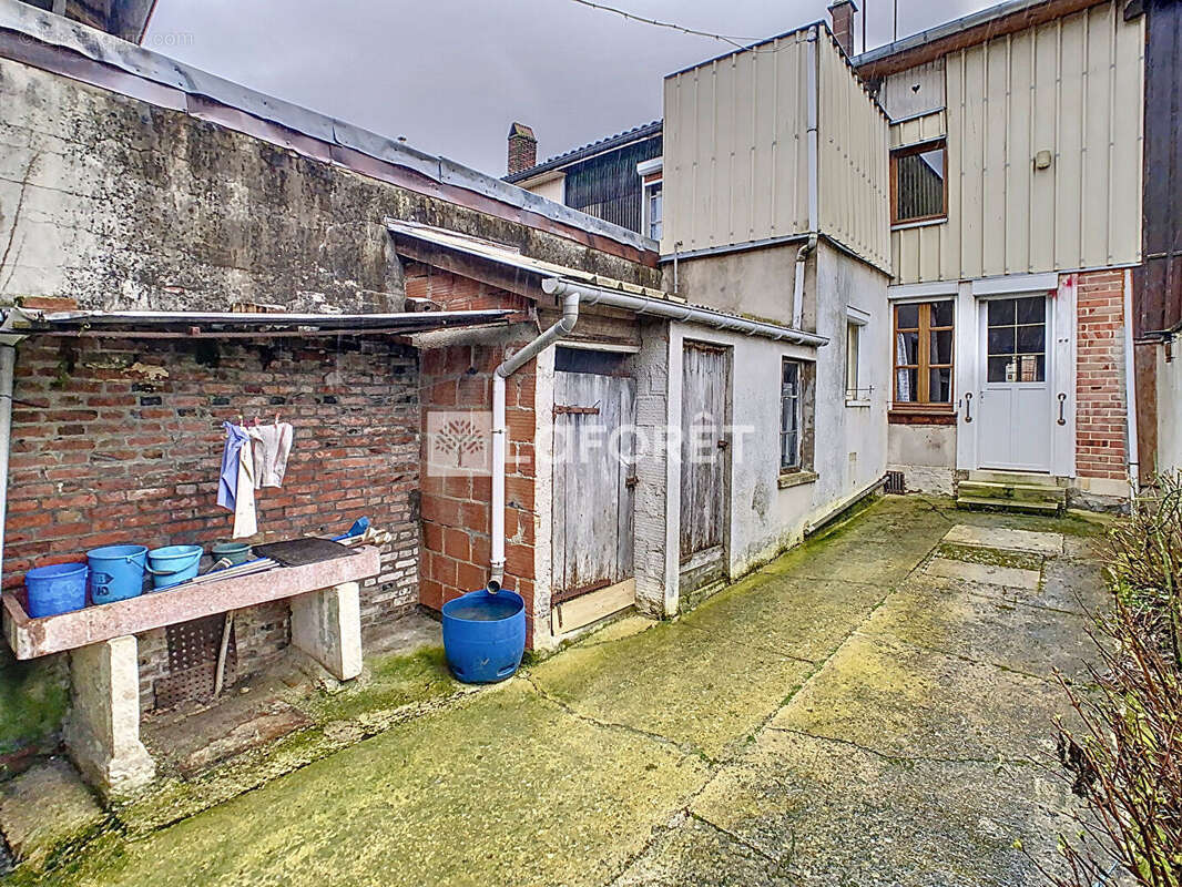 Maison à LA NEUVILLE-AU-PONT