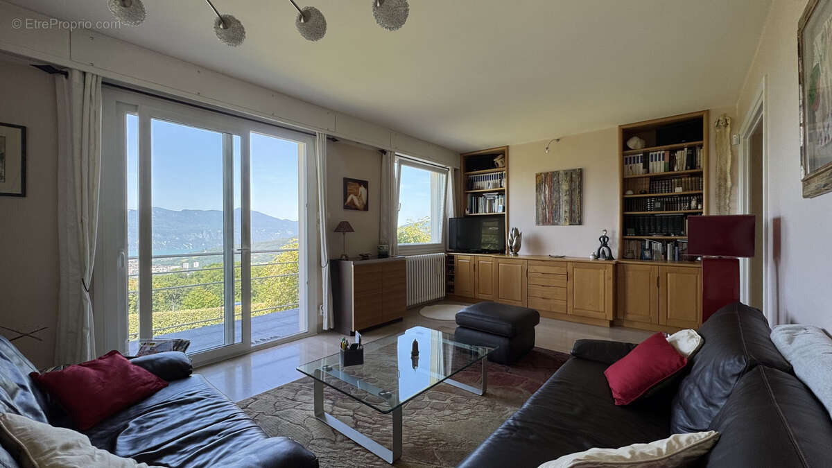 Maison à PUGNY-CHATENOD