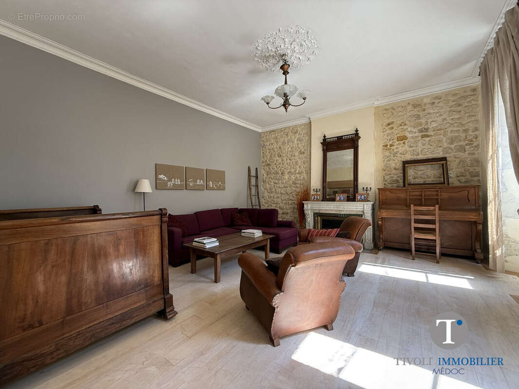 salon - Maison à QUEYRAC