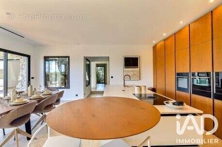 Maison 190 m² à Uzes  - photo 3