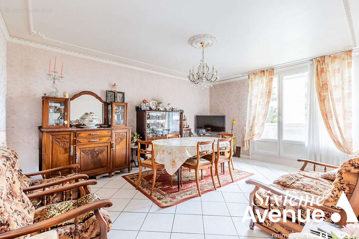 Appartement à CHILLY-MAZARIN