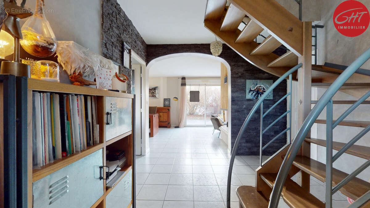 Maison à MAMIROLLE