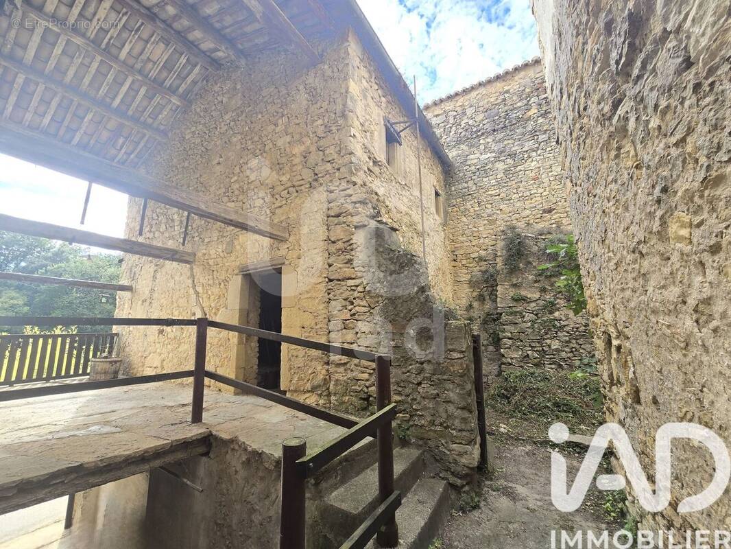 Photo 1 - Maison à SAINT-MARCEL-DE-CAREIRET