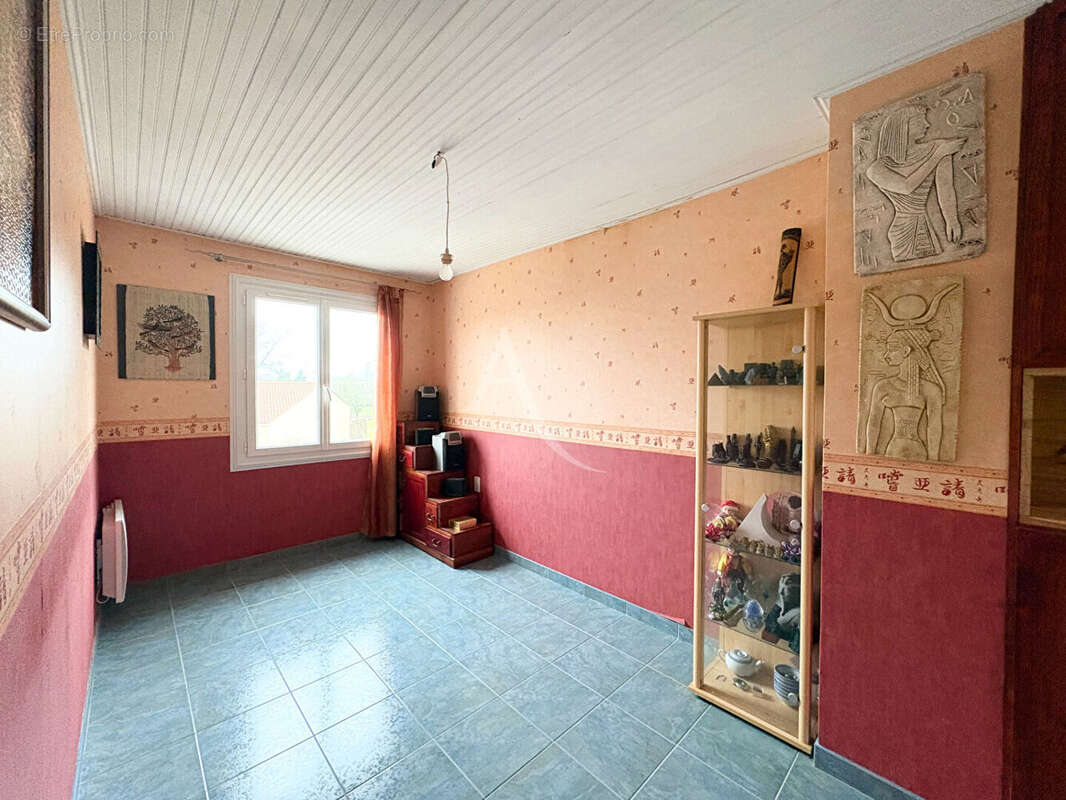 Maison 7 pièces - 5 chambres - NALLIERS - photo 5