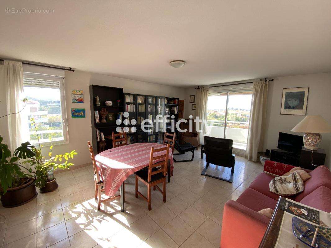 Appartement à MARSEILLE-8E