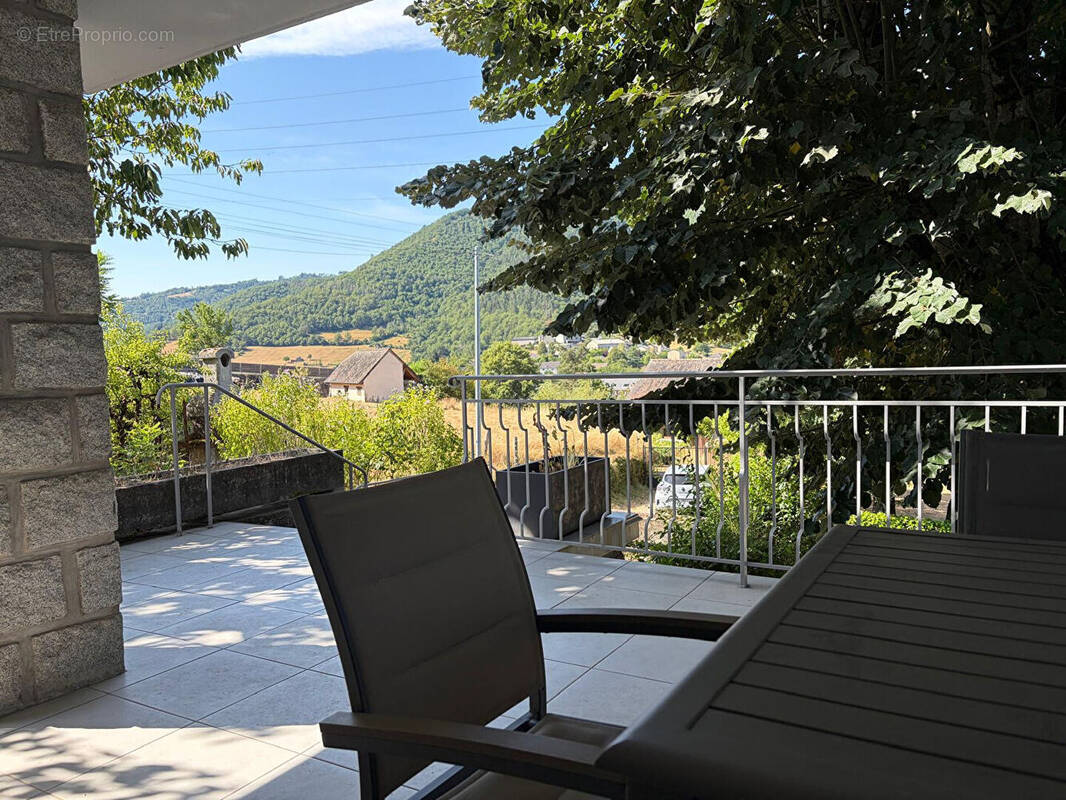 Maison à ENTRAYGUES-SUR-TRUYERE