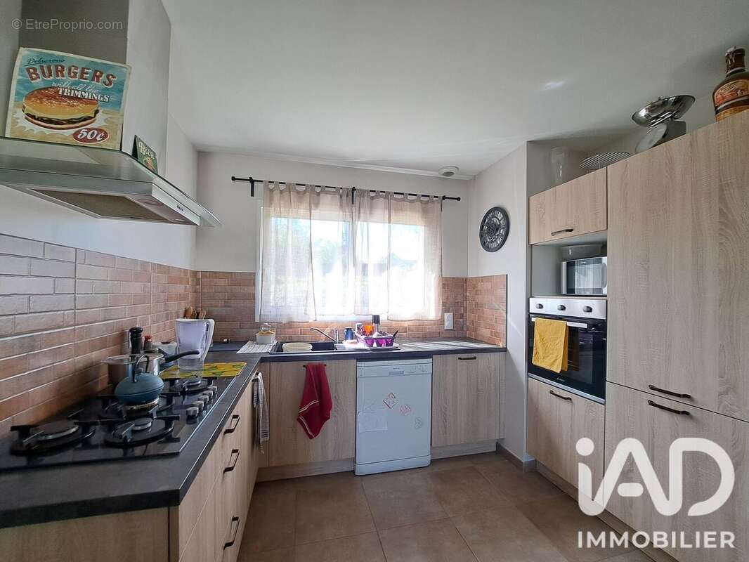 Maison 111 m² à Beaumont-La-Ronce  - photo 9