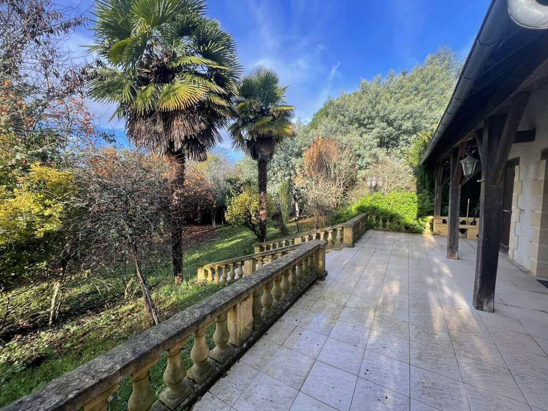 belle terrasse carrelée - Maison à CHANCELADE