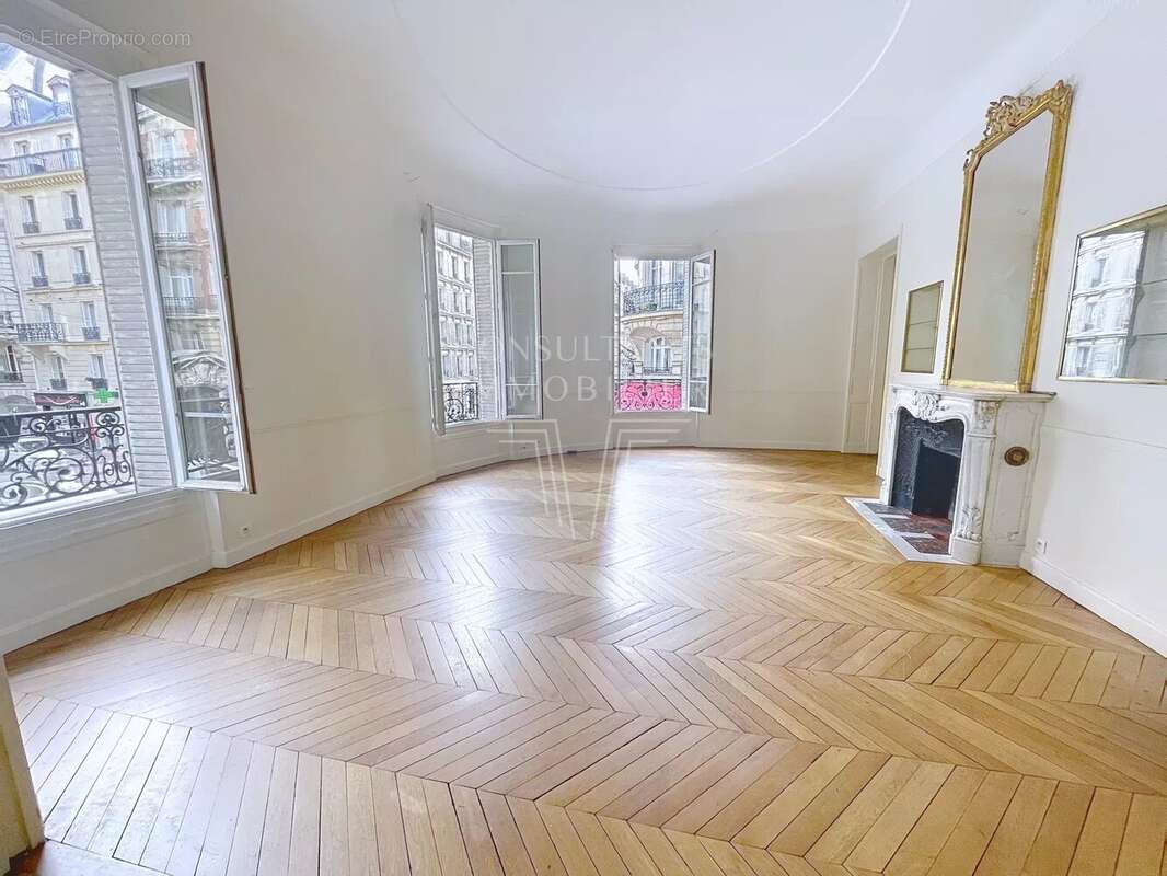 Appartement à PARIS-17E