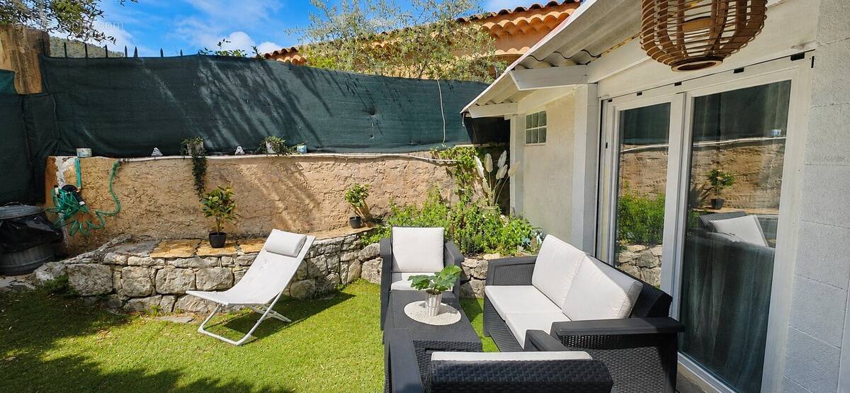 Appartement à TOURRETTE-LEVENS