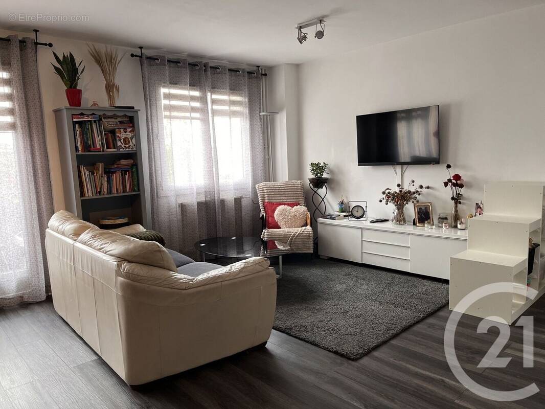 Appartement à SAINT-MAUR-DES-FOSSES