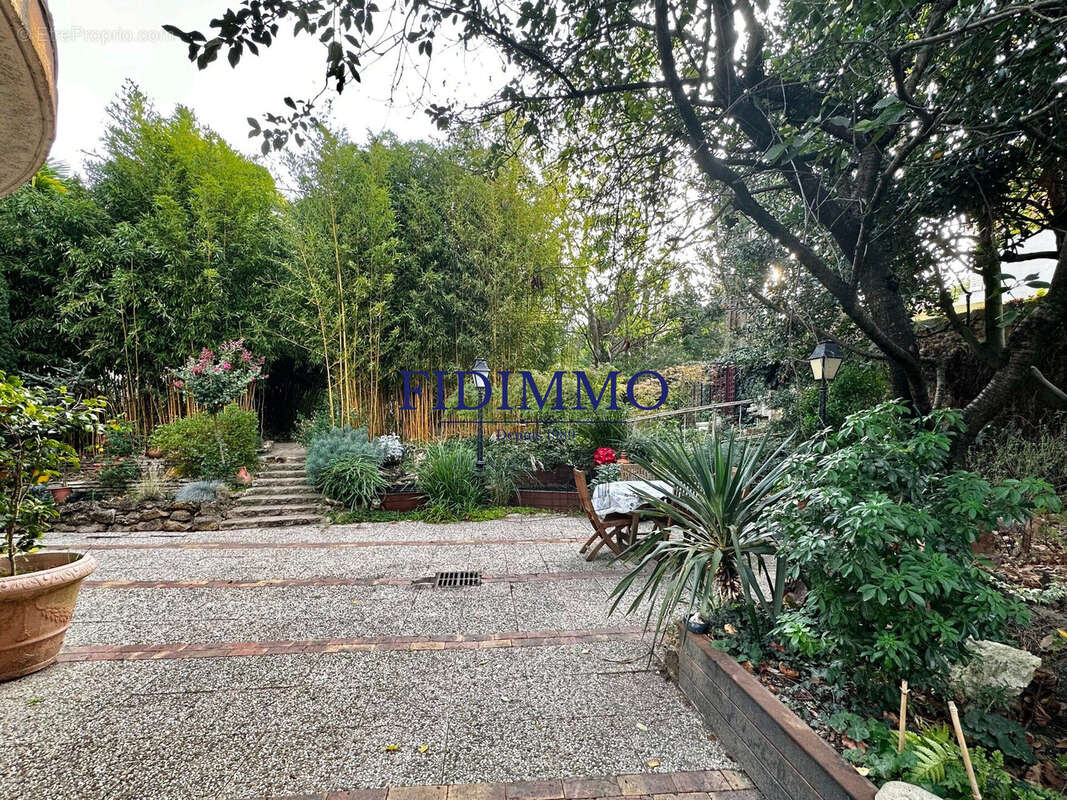 Maison à CHENNEVIERES-SUR-MARNE