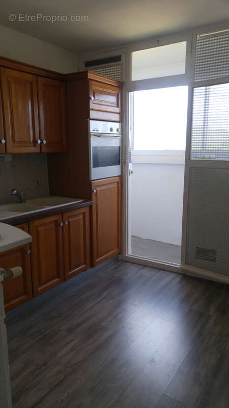 Appartement à BAGNOLS-SUR-CEZE