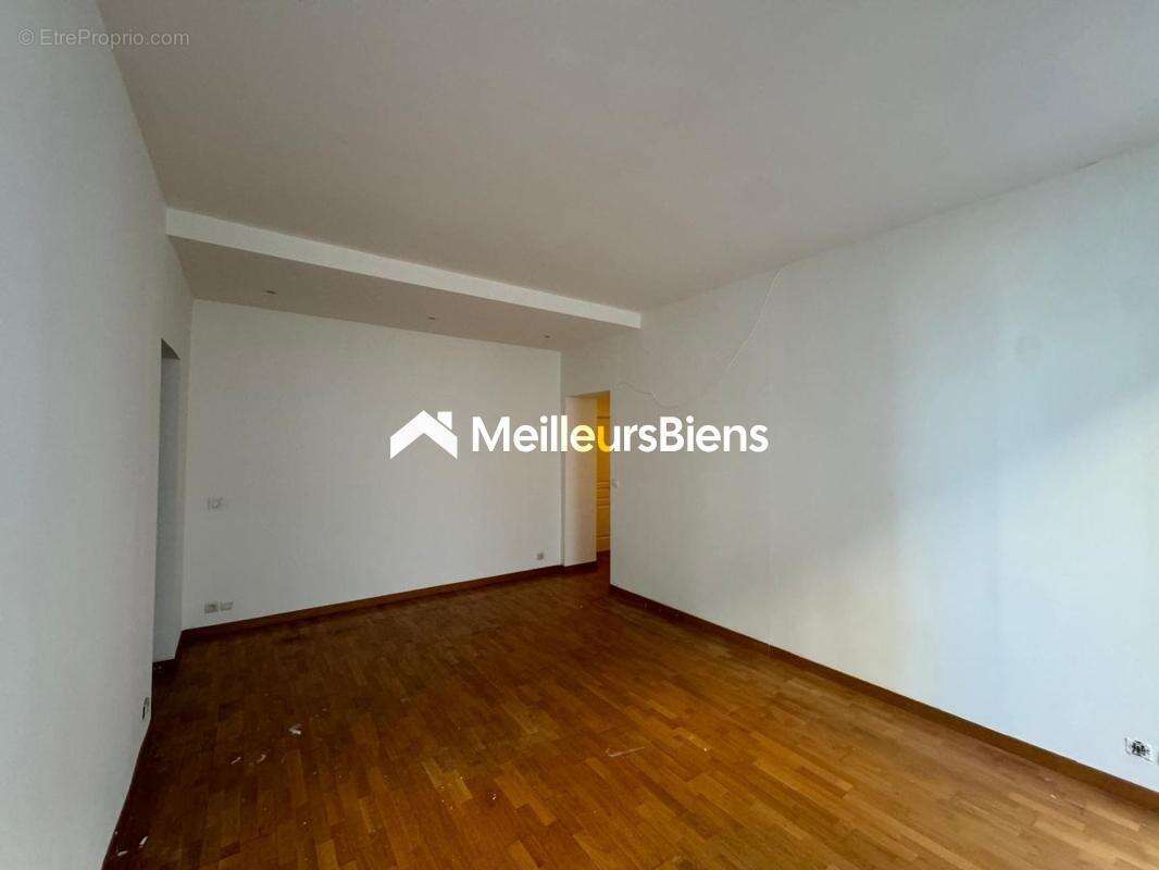 Appartement à PARIS-8E