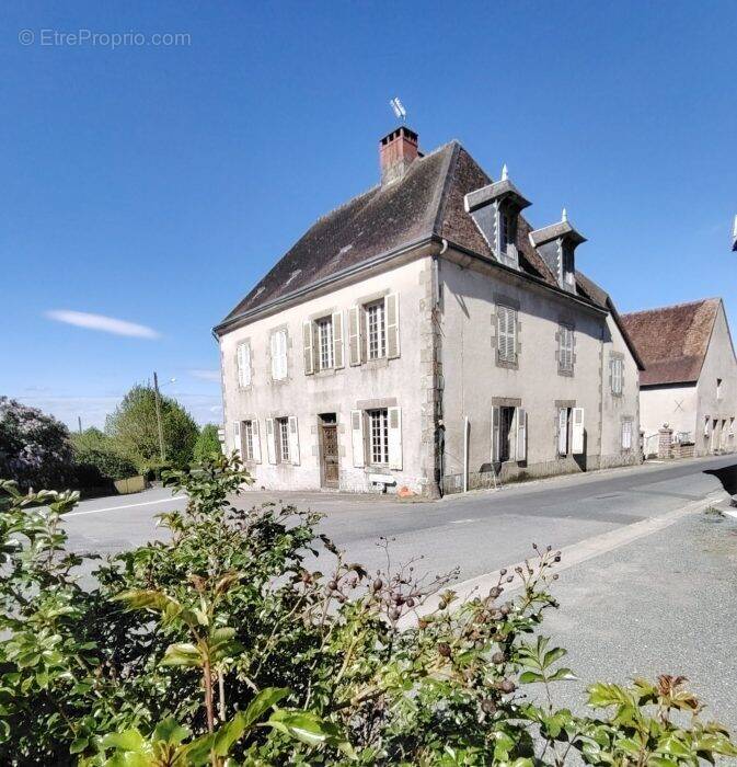 Maison à CHATELUS-MALVALEIX
