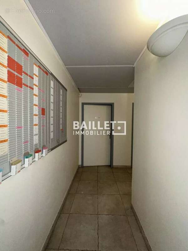 Commerce à TOURRETTES