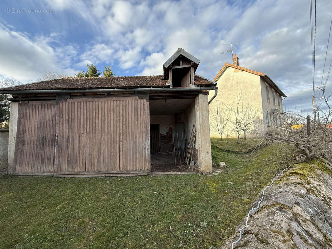 Maison à AVALLON