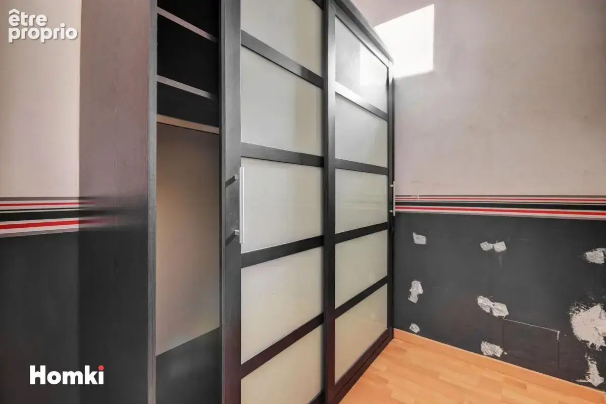 Villa de type 4 jumelee d'un cote avec 2 terrasses un jardin et garage - photo 12
