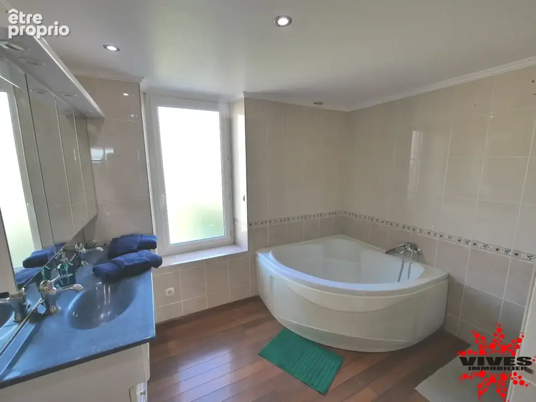Maison de village de 115 m² avec jardin et beau potentiel - photo 7