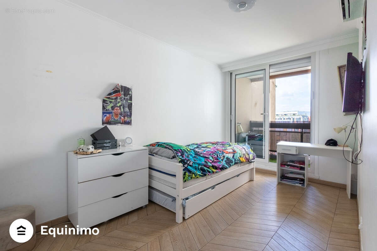 Appartement à LES LILAS