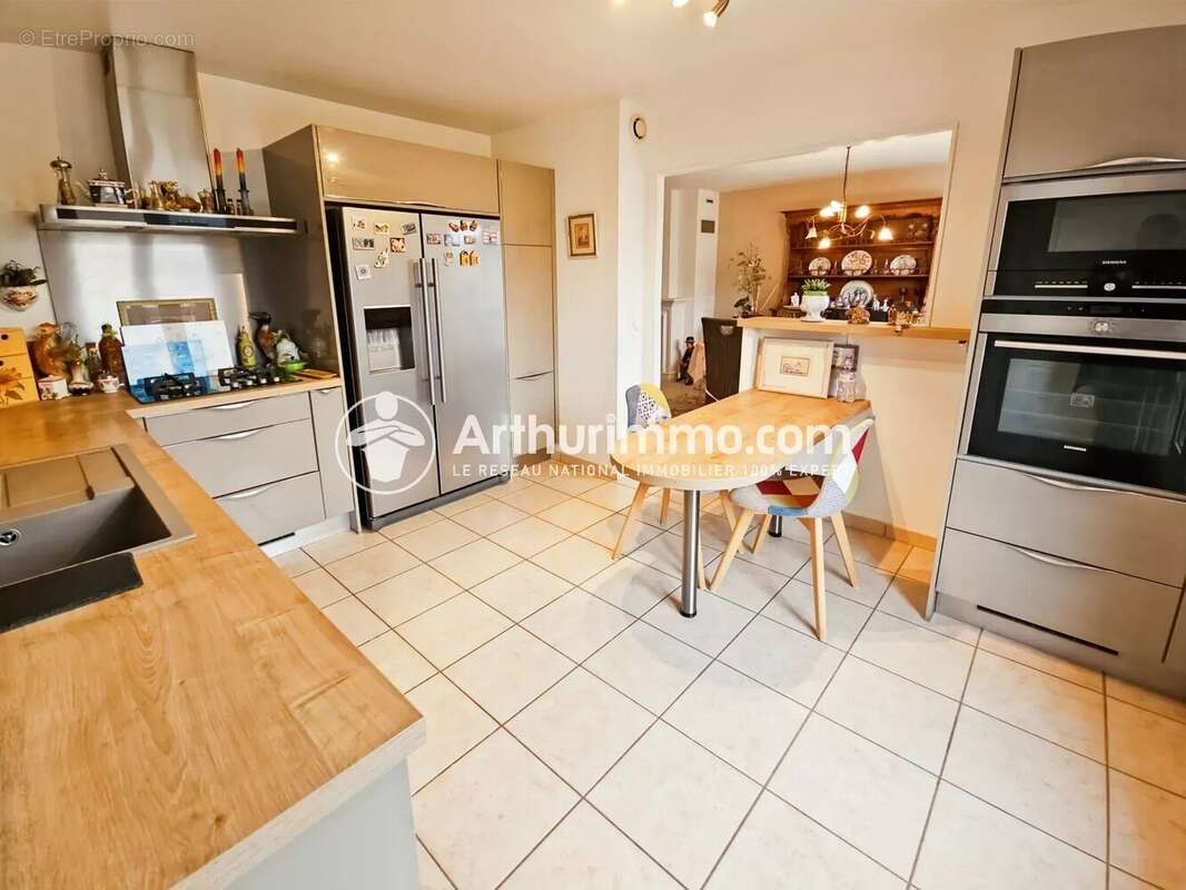 Maison à SAINT-PIERRE-DU-PERRAY