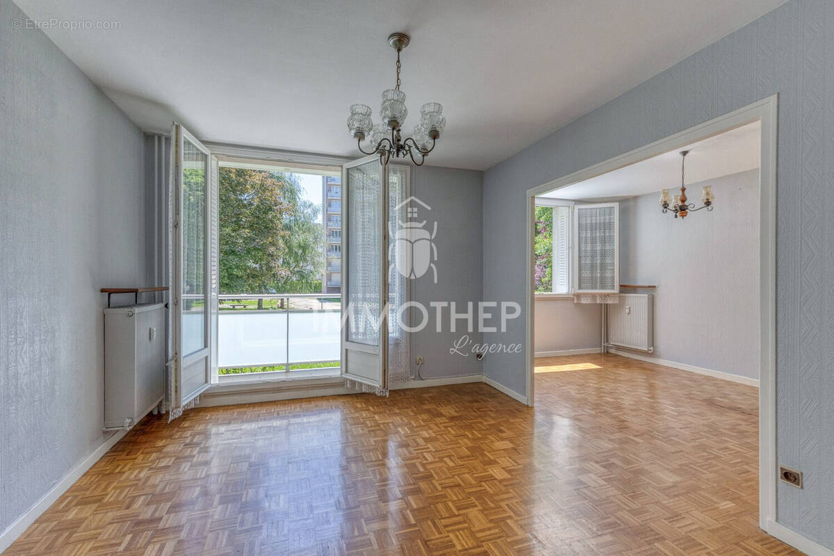 Appartement à SAINT-MARTIN-D'HERES