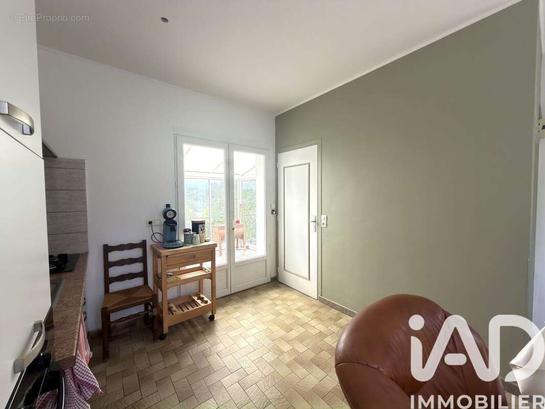 Maison 61 m² à Combles  - photo 6