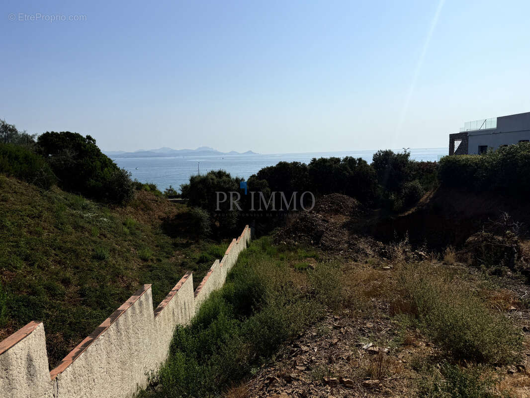 Terrain à bâtir avec permis de construire purgé de tout recours — les issambres - photo 3