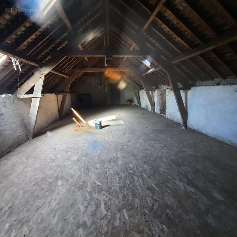 Maison à SAINT-ETIENNE-DE-MONTLUC