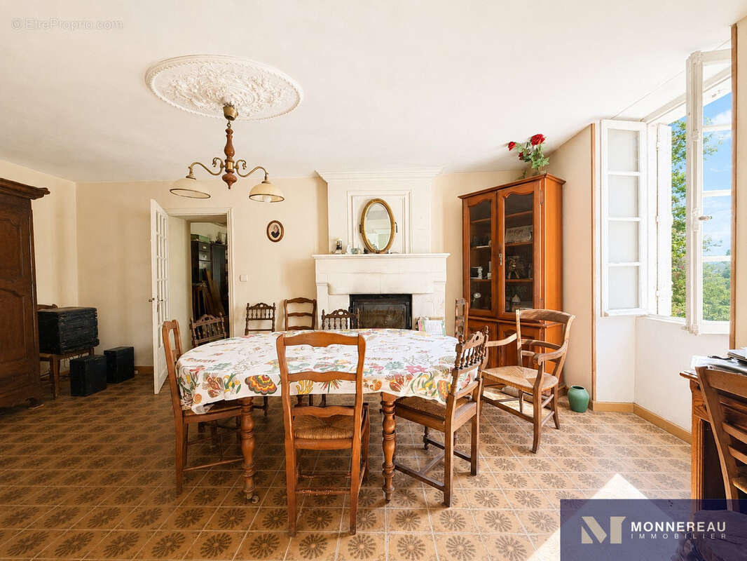 Maison ancienne avec grand jardin et dependances - photo 5
