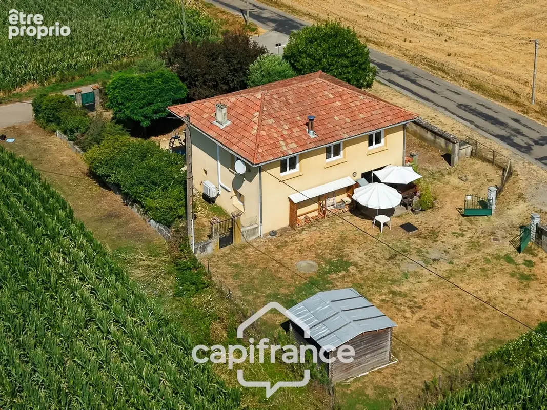 Chanas – Une maison familiale au cœur d'un environnement naturel privilégié composée de 6 pièces - photo 3