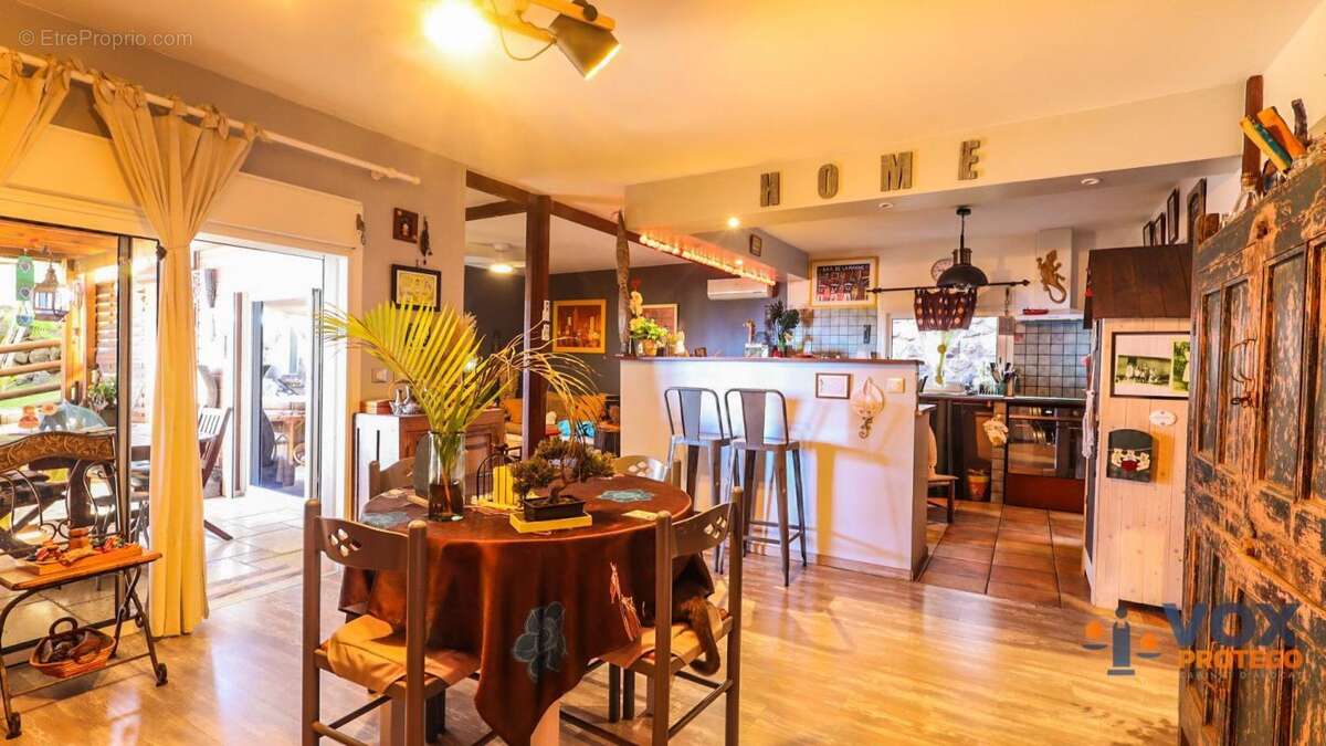 À vendre – Villa familiale avec piscine – Quartier Stella, Saint-Leu - photo 6