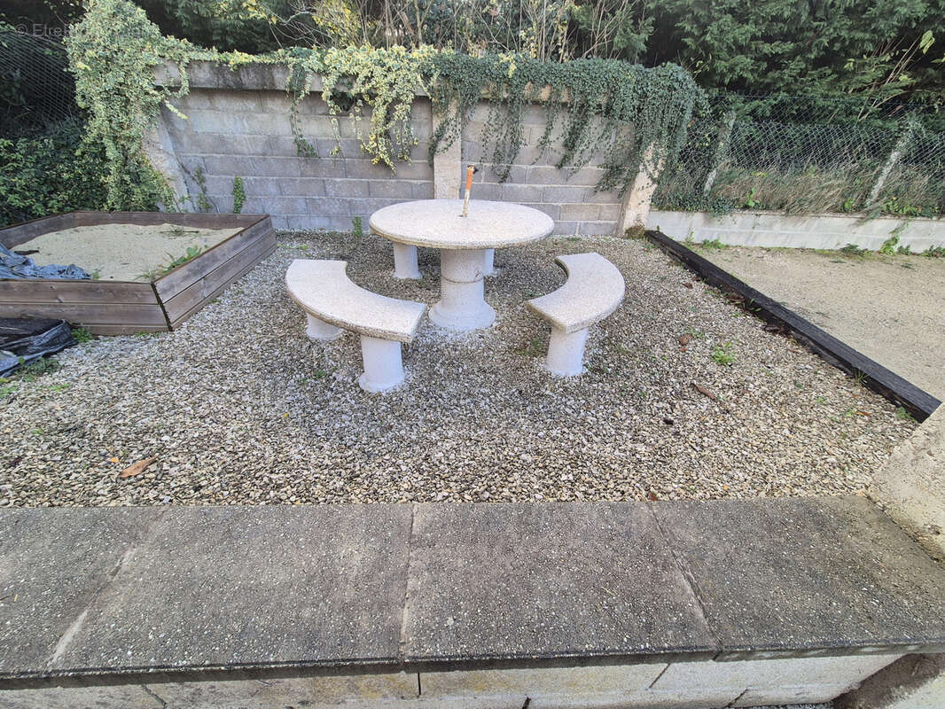 Maison à FLEURY-LA-VALLEE